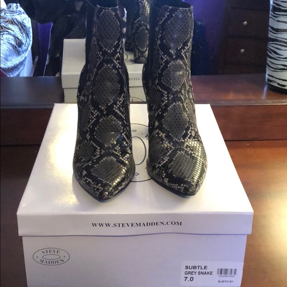 Steve Madden Subtle Boot - Picture 2 of 8